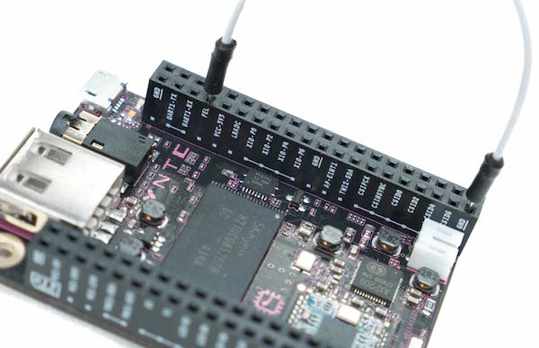 Módulo CHIP con cable Dupont entre FEL y GND